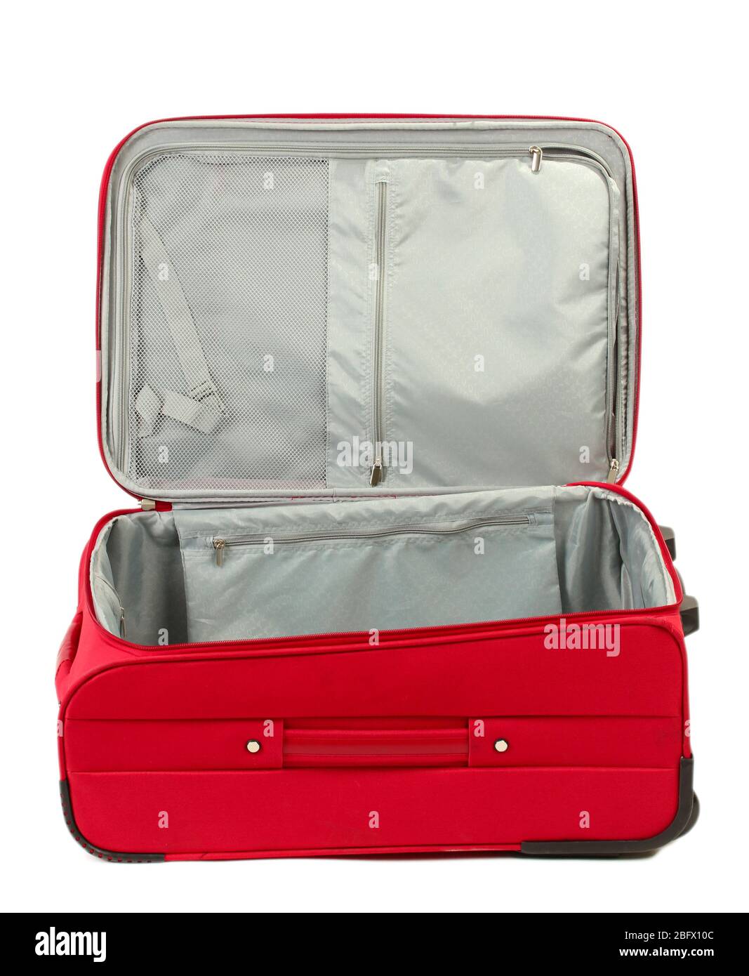 Offener leerer roter Koffer isoliert auf weiß Stockfoto