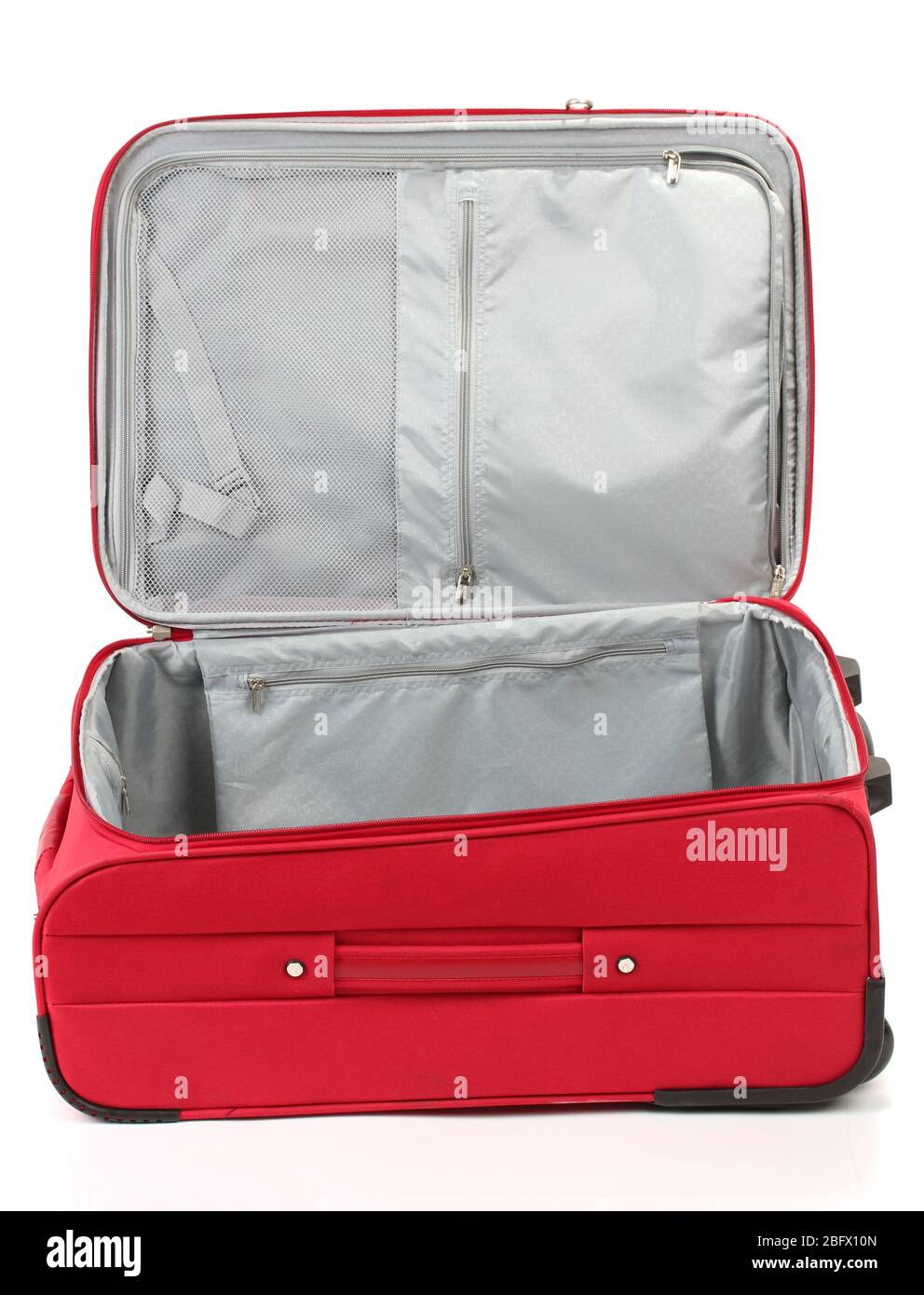 Offener leerer roter Koffer isoliert auf weiß Stockfoto