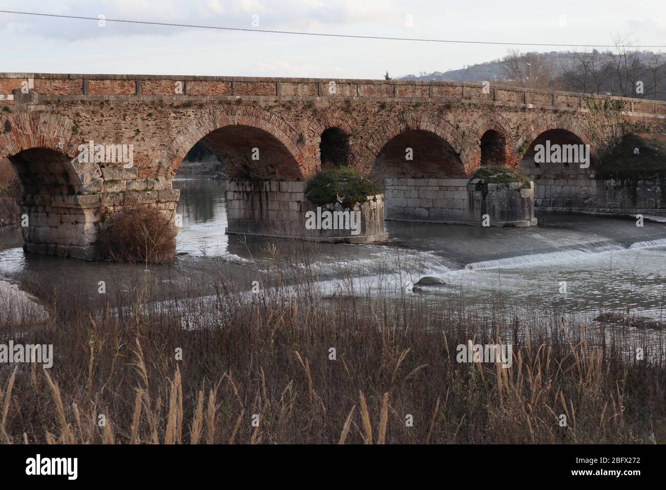 Benevento - Il Ponte Leproso sul Fiume Sabato Stockfoto