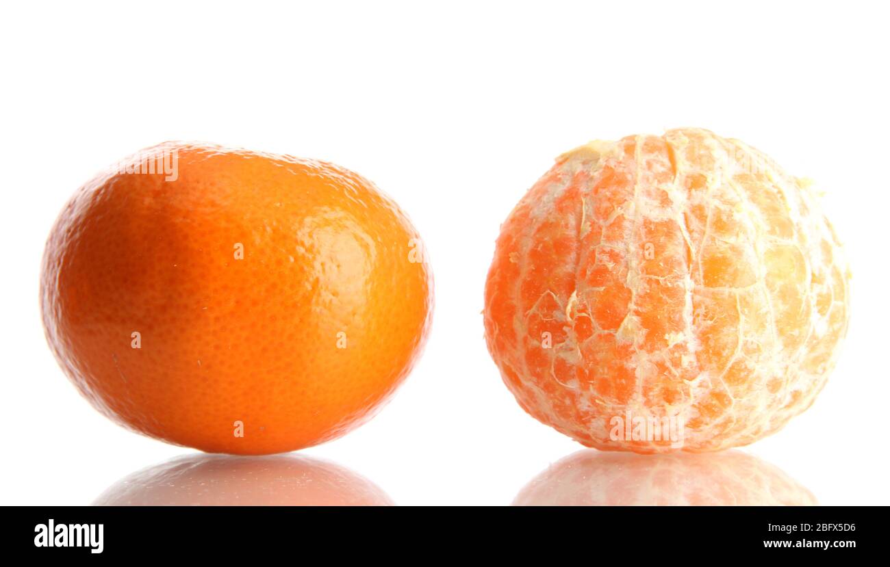 Zwei süße Orange isoliert auf weiß Stockfoto
