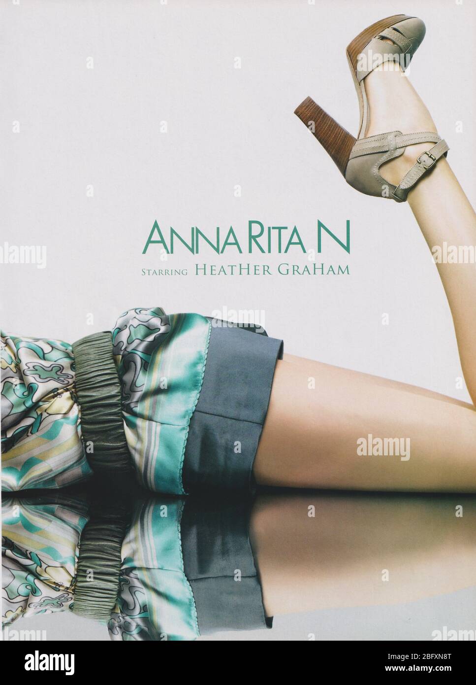 Plakat Werbung Anna Rita N. Modehaus mit Heather Graham in Papier Magazin von 2007 Jahr, Werbung, kreative Anna Rita N. 2000s Anzeige Stockfoto