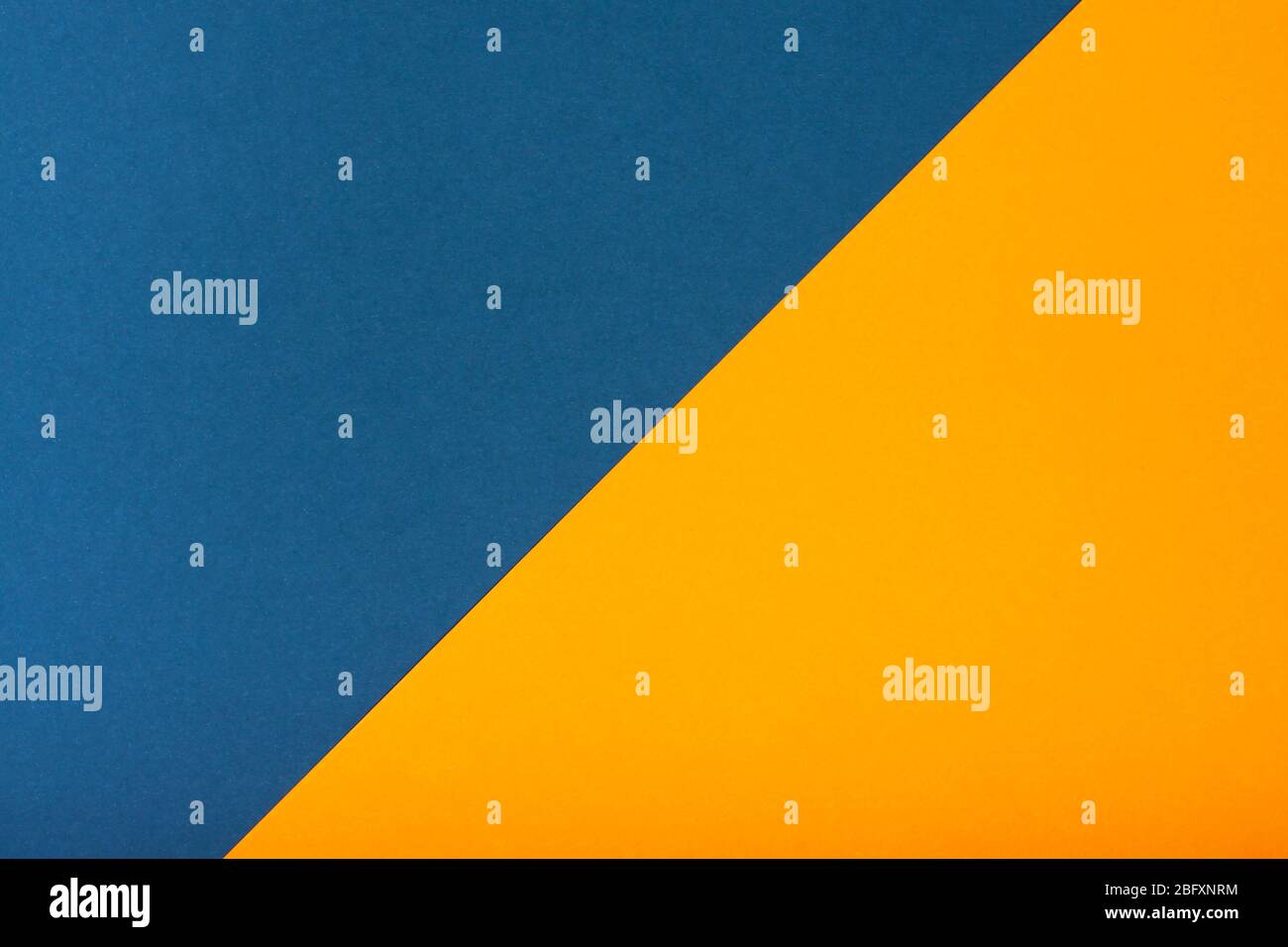 Abstrakt geometrische Papier Hintergrund. Trendy blau und orange Farben, aktive Linie. Stockfoto