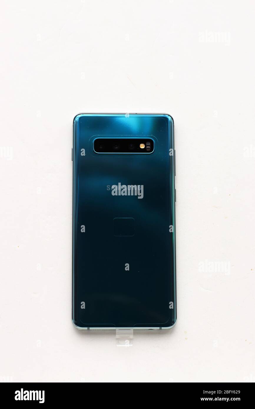 Samsung Galaxy S10+ isoliert vor weißem Hintergrund Stockfoto