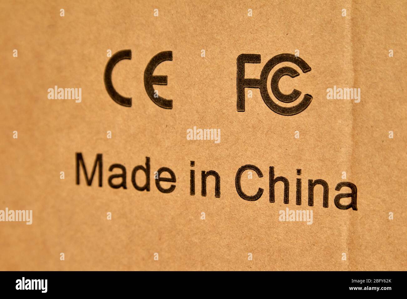 Hergestellt in china auf einem Karton mit ce-Kennzeichnung und fcc-Kennzeichnung auf einer Sendung aus china Stockfoto