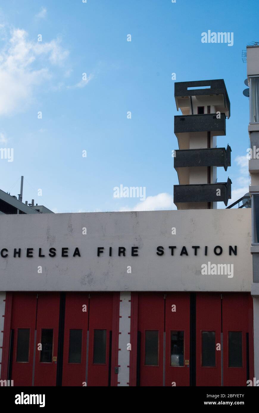 Mid Century Modern Architecture 1960er Chelsea Fire Station 264 Kings Road, London, SW3 5UF von Greater London Council Architects Geoffrey Horsfall Stockfoto