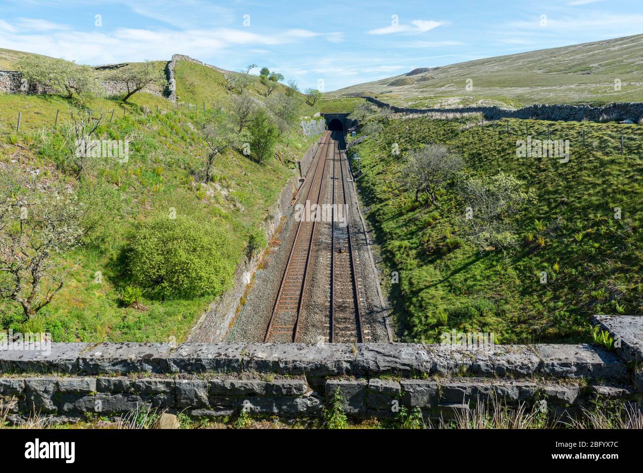 Der südliche Eingang zum Tunnel Blea Moor auf der Bahnlinie Settle nach Carlisle Stockfoto