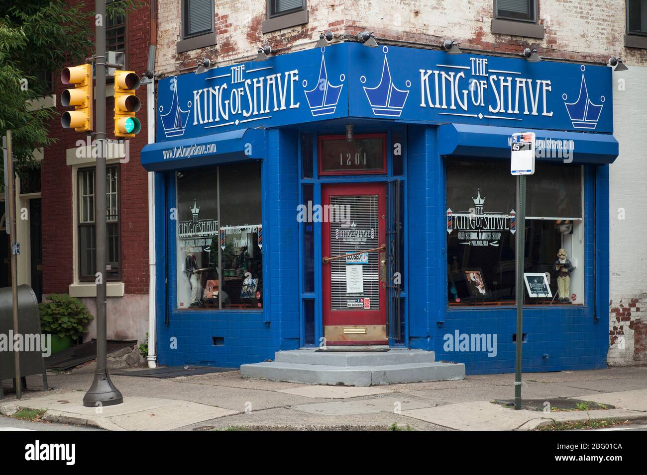 Horizontale Ansicht des King of Shave Barbershop façade in Pine St, Philadelphia, Pennsylvania Stockfoto