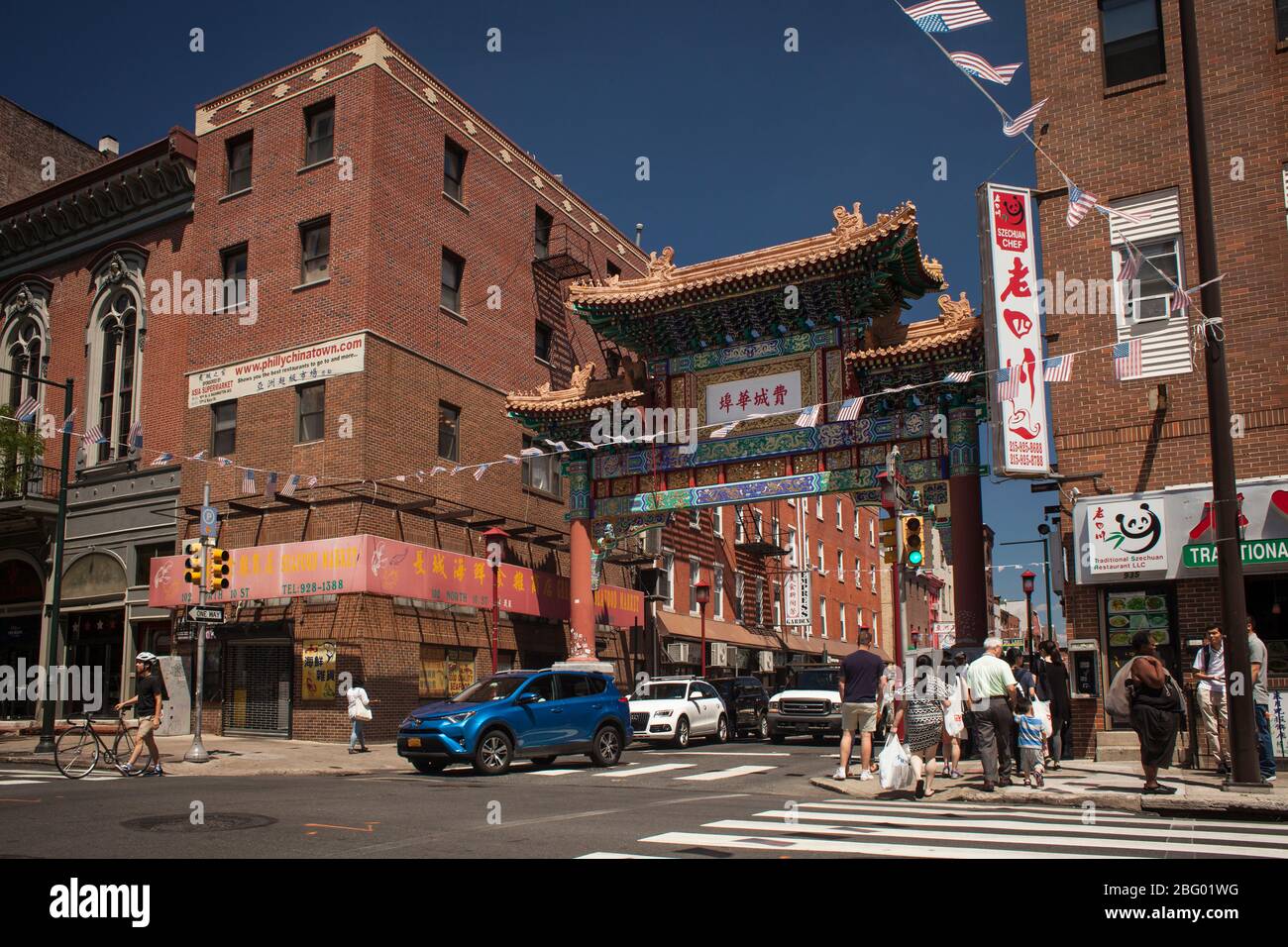 Horizontal schräg Blick auf das Chinatown Gate, Chinatown, Philadelphia, Pennsylvania Stockfoto