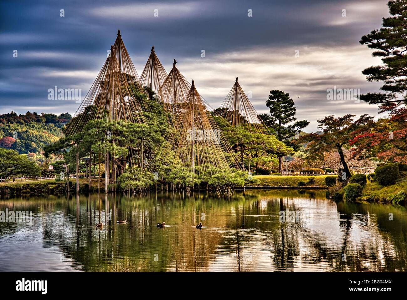 Kasumi Teich, Kenroku-en Garten in Kanazawa, Japan. Stockfoto