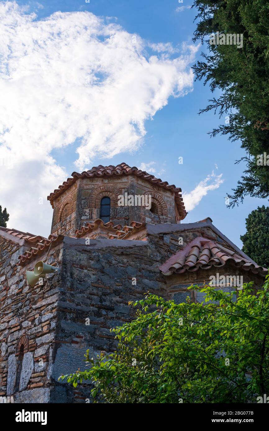 Kloster des heiligen Johannes Kynigos aus Stein. Das Kloster des Heiligen Johannes Kynigos befindet sich in Agia Paraskevi. Stockfoto