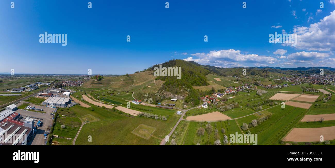 Luftdrohnenansicht, Landschaft des Kinzigtals mit Schloss Ortenberg, Ortenberg, Schwarzwald, Baden-Württemberg, Deutschland, Europa Stockfoto