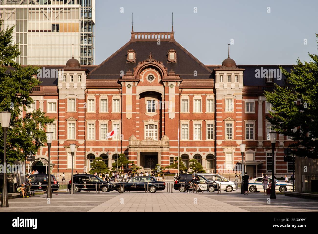 Tokio, Japan - 9 8 19: Die Vorderseite des berühmten Backsteingebäudes des Bahnhofs von Tokio Stockfoto