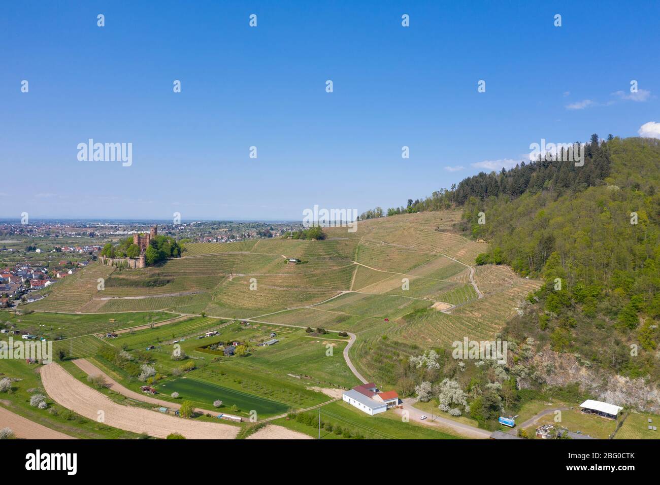 Luftdrohnenansicht, Schloss Ortenberg mit Landschaft des Kinzigtals, Ortenberg, Schwarzwald, Baden-Württemberg, Deutschland, Europa Stockfoto