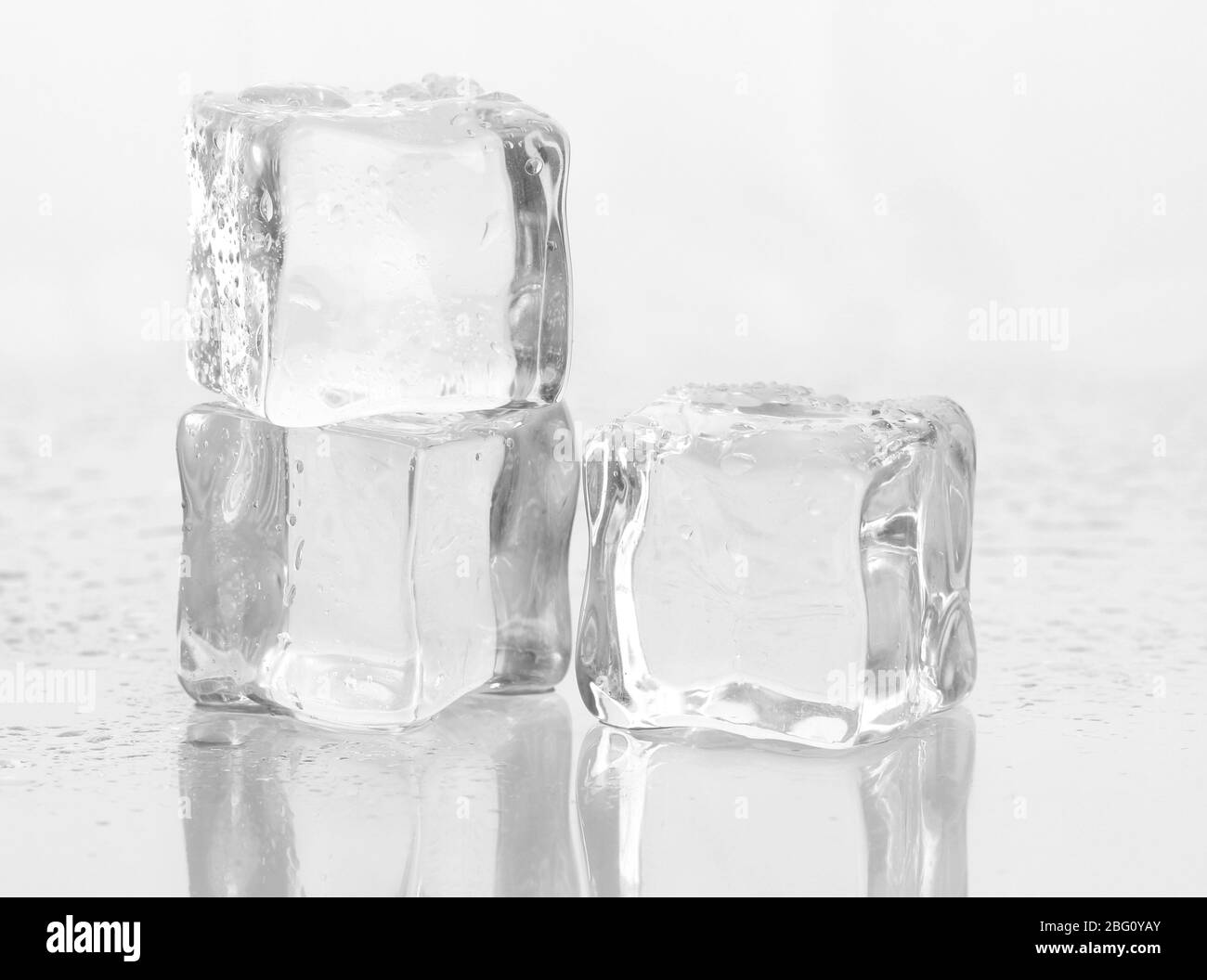 Eis auf Weiß isoliert Stockfoto