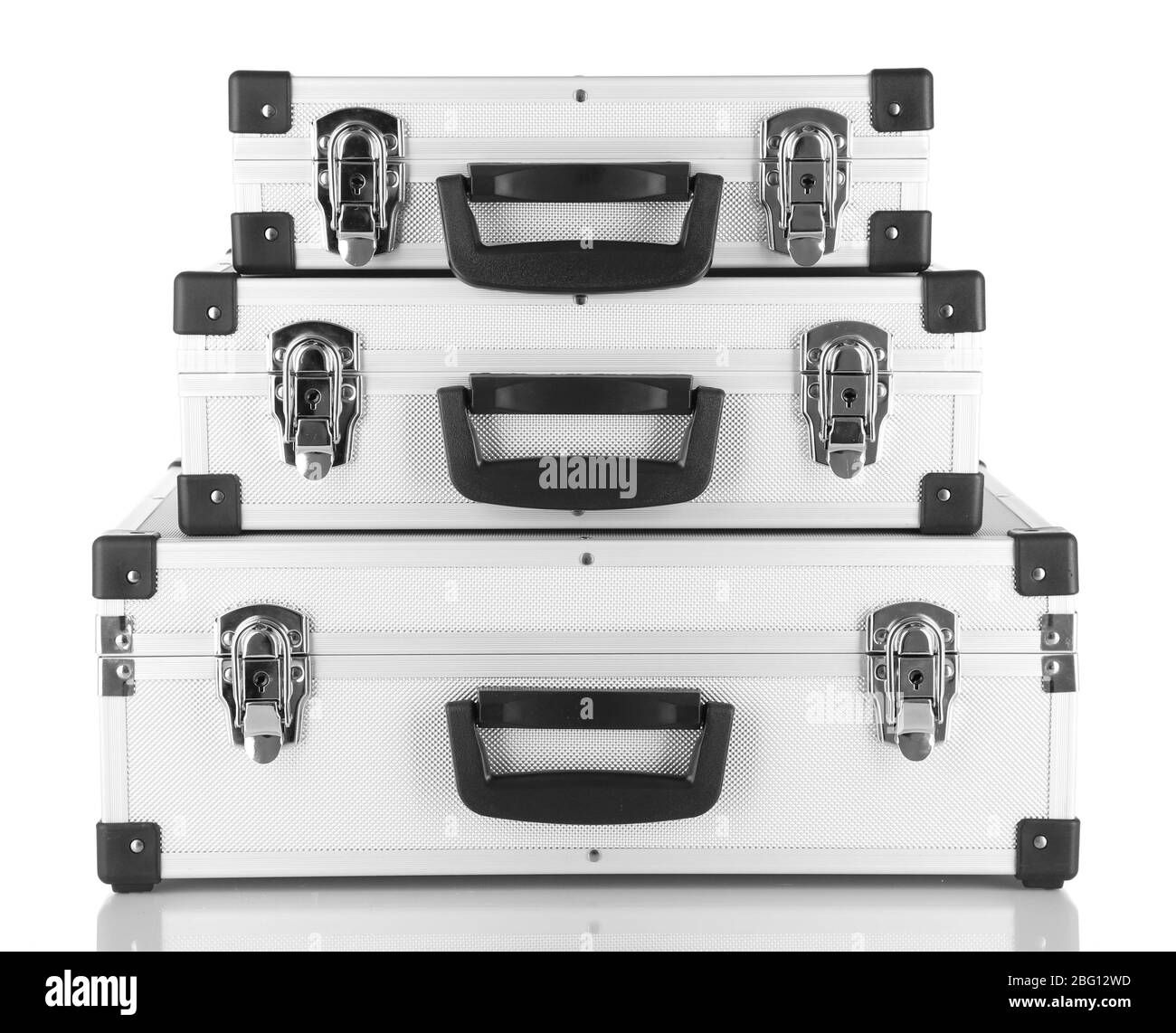 Geschlossene silberne Gehäuse isoliert auf weiß Stockfoto