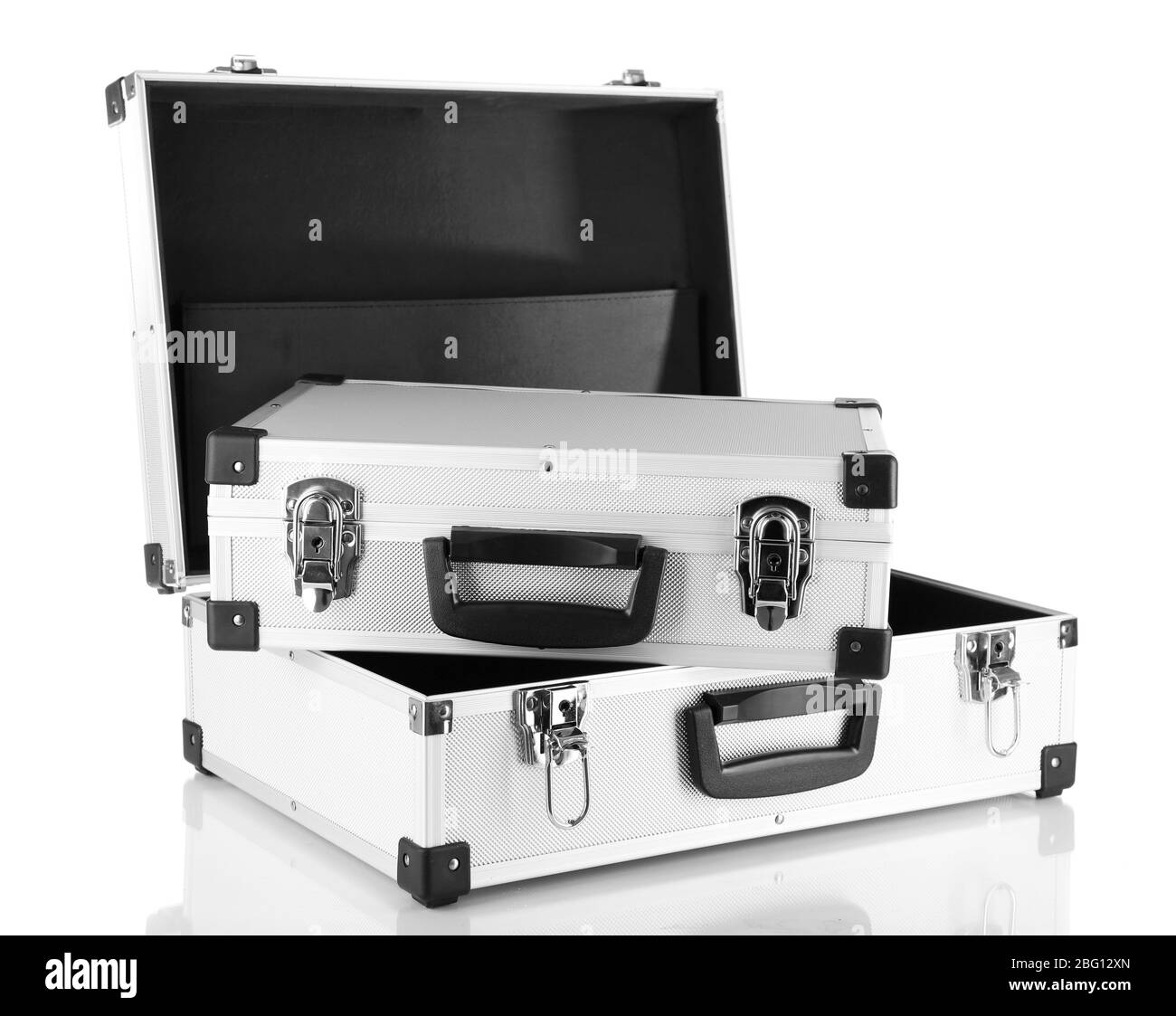 Silberne Gehäuse auf weiß isoliert Stockfoto