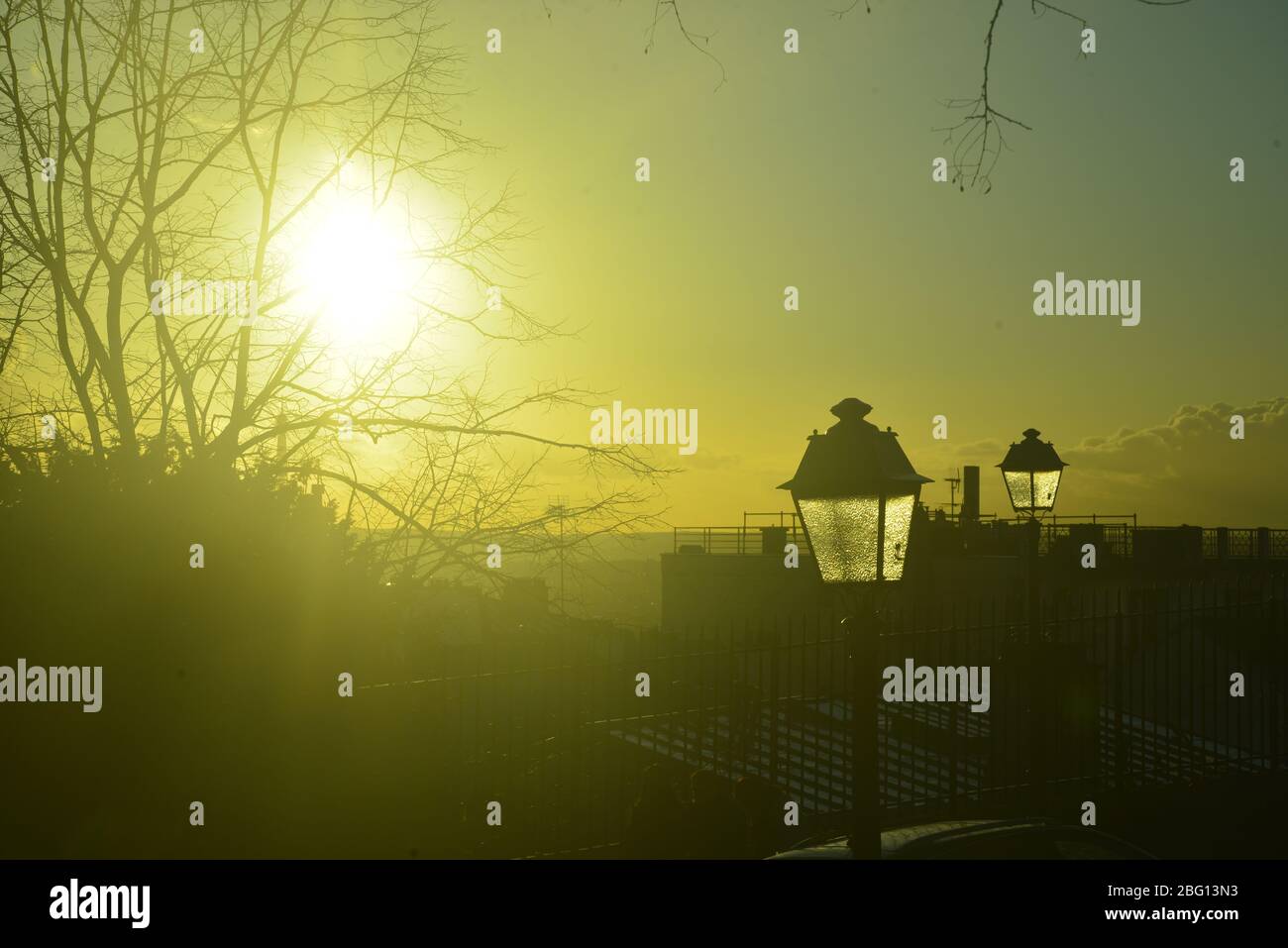 Straßenlampen in Paris, pasakdek Stockfoto