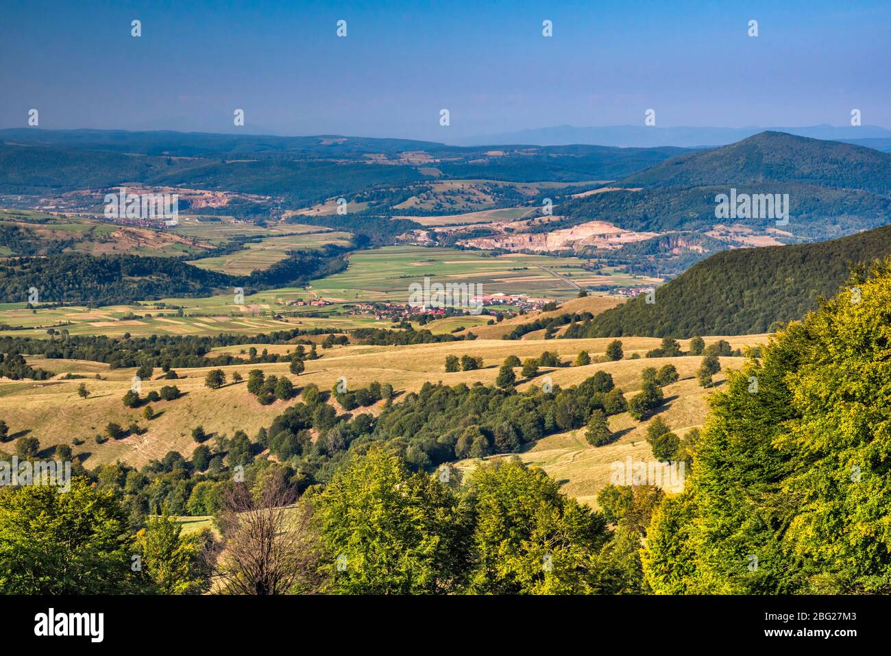 Harghita Berge über Olt River Valley, Blick vom Puciosul Vulkan in Bodoc Berge, östlichen Karpaten, Szekely Land, Siebenbürgen, Rumänien Stockfoto