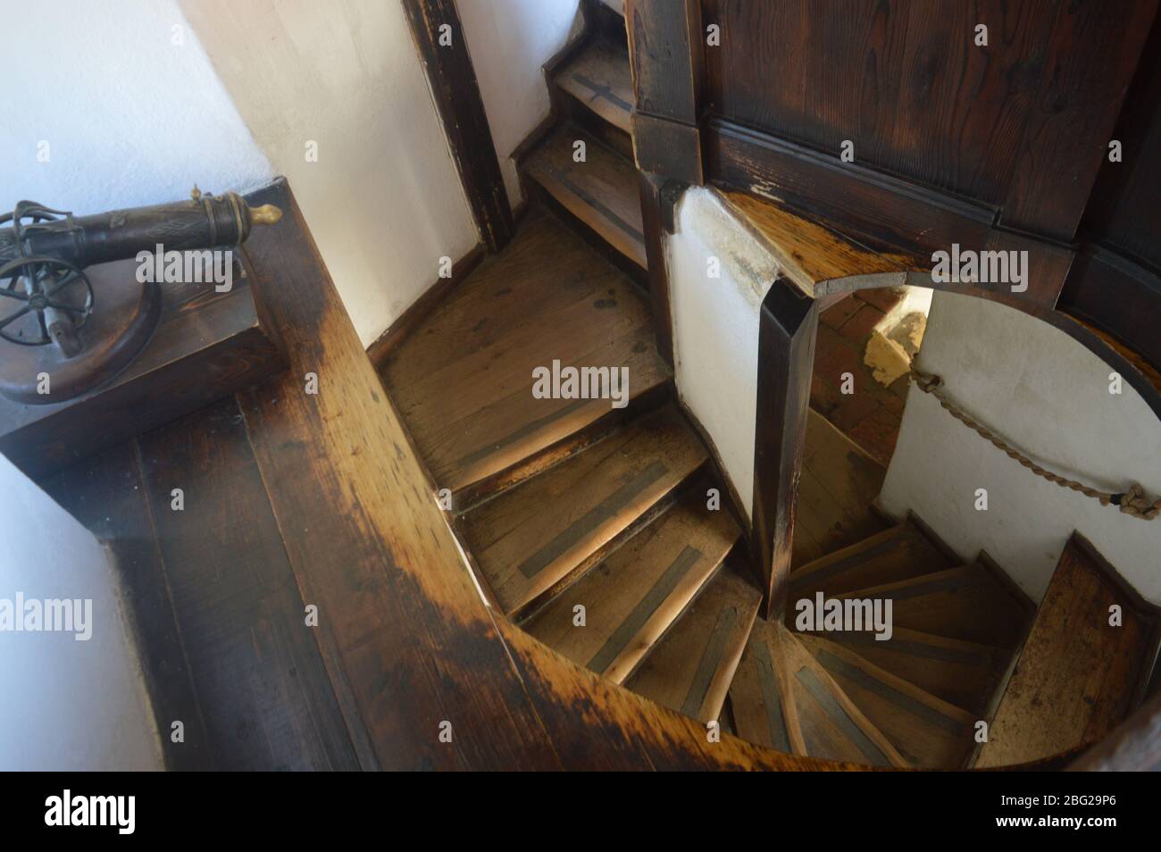 Holztreppe in einem Schloss Stockfoto