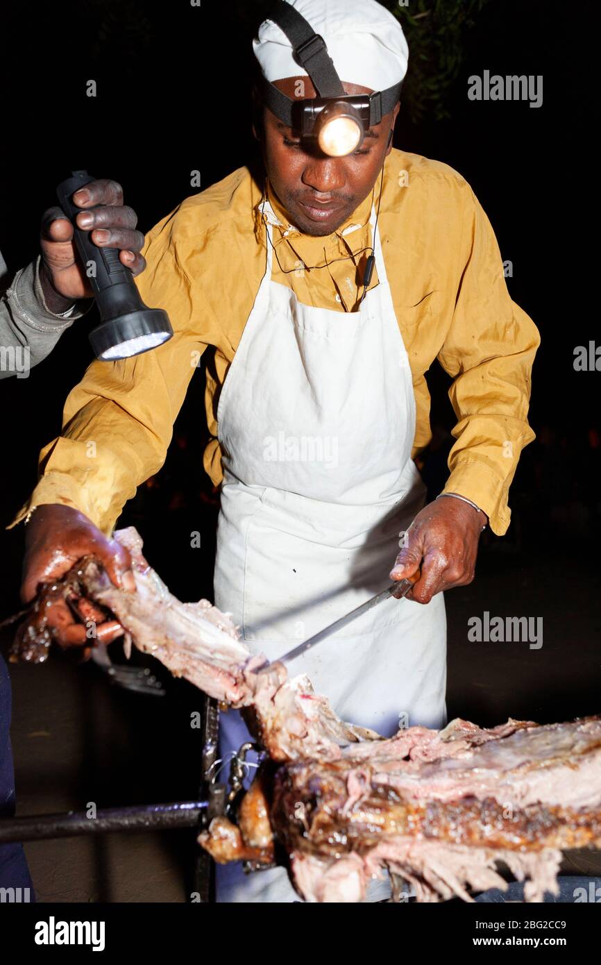 Abendessen am Ufer des Senegal während einer Bootstour auf dem Bou el Mogdad. Stockfoto