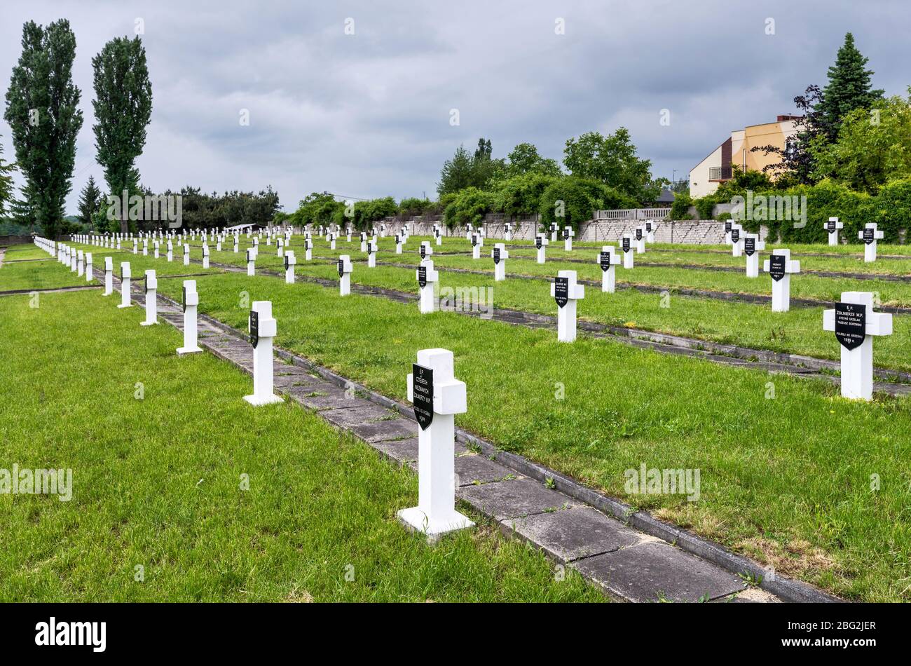 Gräber auf dem Friedhof von 4000 polnischen Soldaten, die im 2. Weltkrieg in der Schlacht von Bzura oder in der Schlacht von Kutno im September 1939 in Sochaczew, Mazovia, Polen getötet wurden Stockfoto