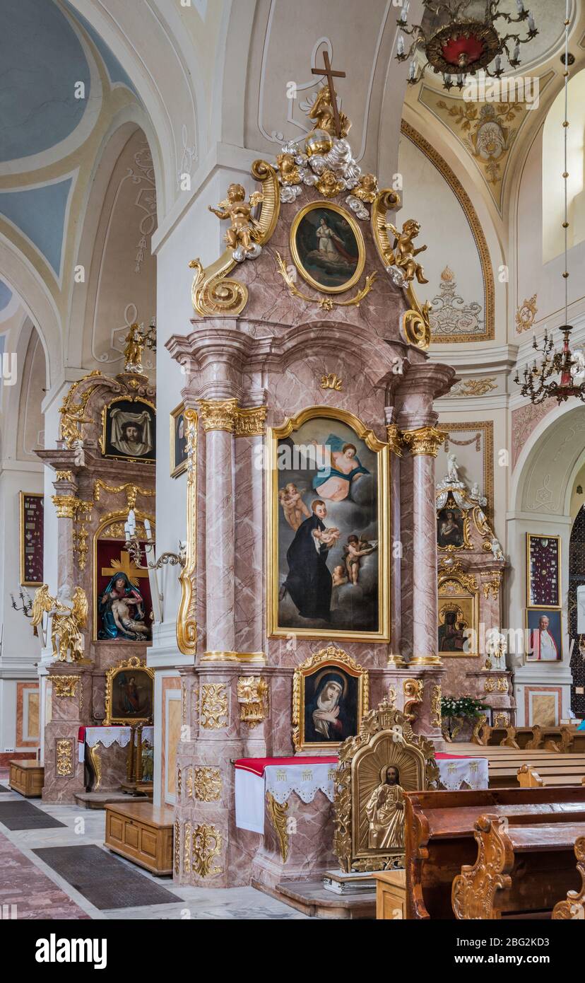 Seitenaltäre, barocker Stil, in der Stiftskirche St. Joseph in Kalisz, Wielkopolska aka Großpolen, Polen Stockfoto