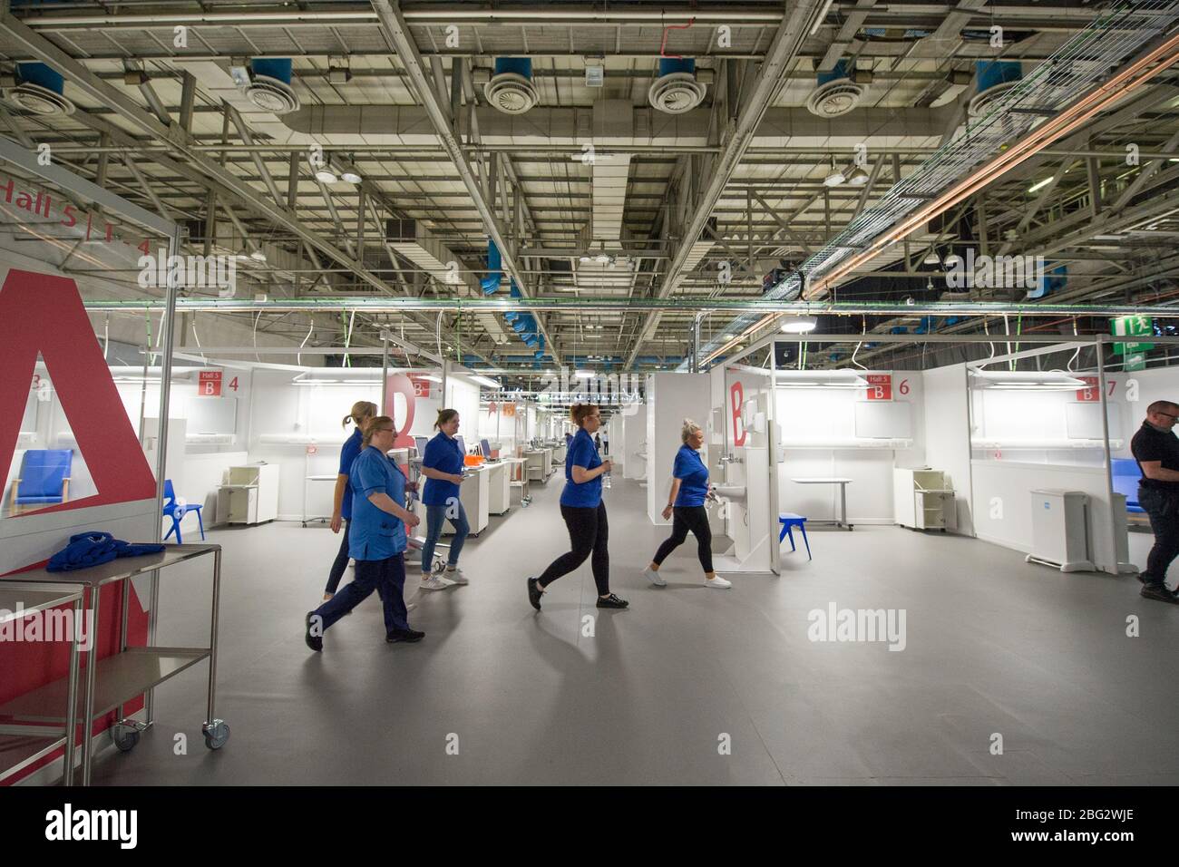 Glasgow, Großbritannien. April 2020. Im Bild: NHS Louisa Jordan Hospital öffnet. Das Krankenhaus ist operativ bereit, Patienten bei Bedarf zu behandeln. Die Bauarbeiten werden heute im Krankenhaus Louisa Jordan des NHS auf dem Scottish Events Campus (SEC) in Glasgow abgeschlossen. Ab Montag, dem 20. April 2020, wird das Krankenhaus bei Bedarf für die Behandlung von Patienten während des Coronavirus-Ausbruchs (COVID-19) ausgestattet und klinisch bereit sein. Das Krankenhaus zu bauen hat £43 Millionen gekostet. Quelle: Colin Fisher/Alamy Live News Stockfoto