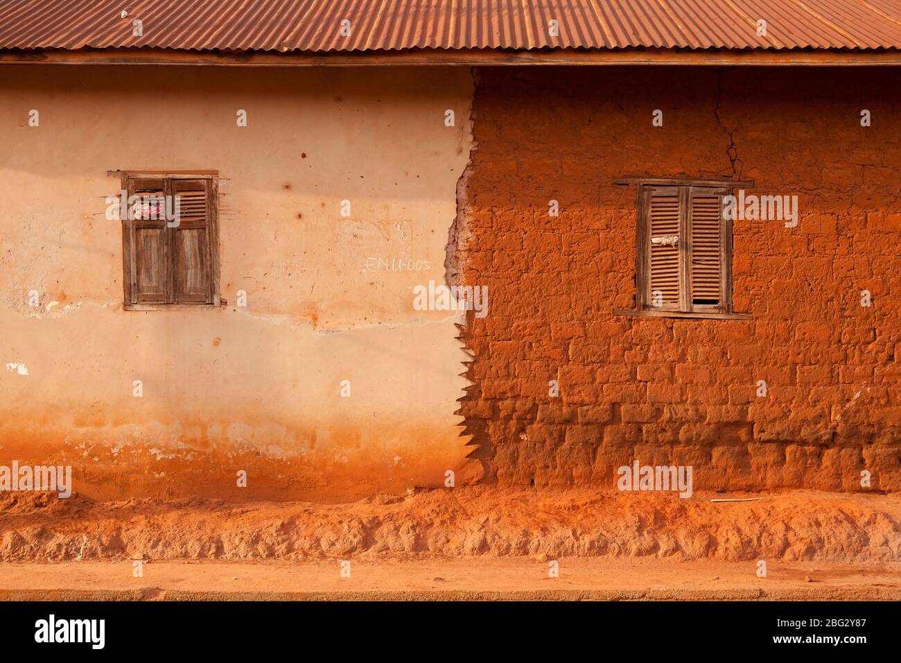 Haus im Boabeng-Fiema Monkey Sanctuary von Zentral Ghana, Westafrika. Stockfoto