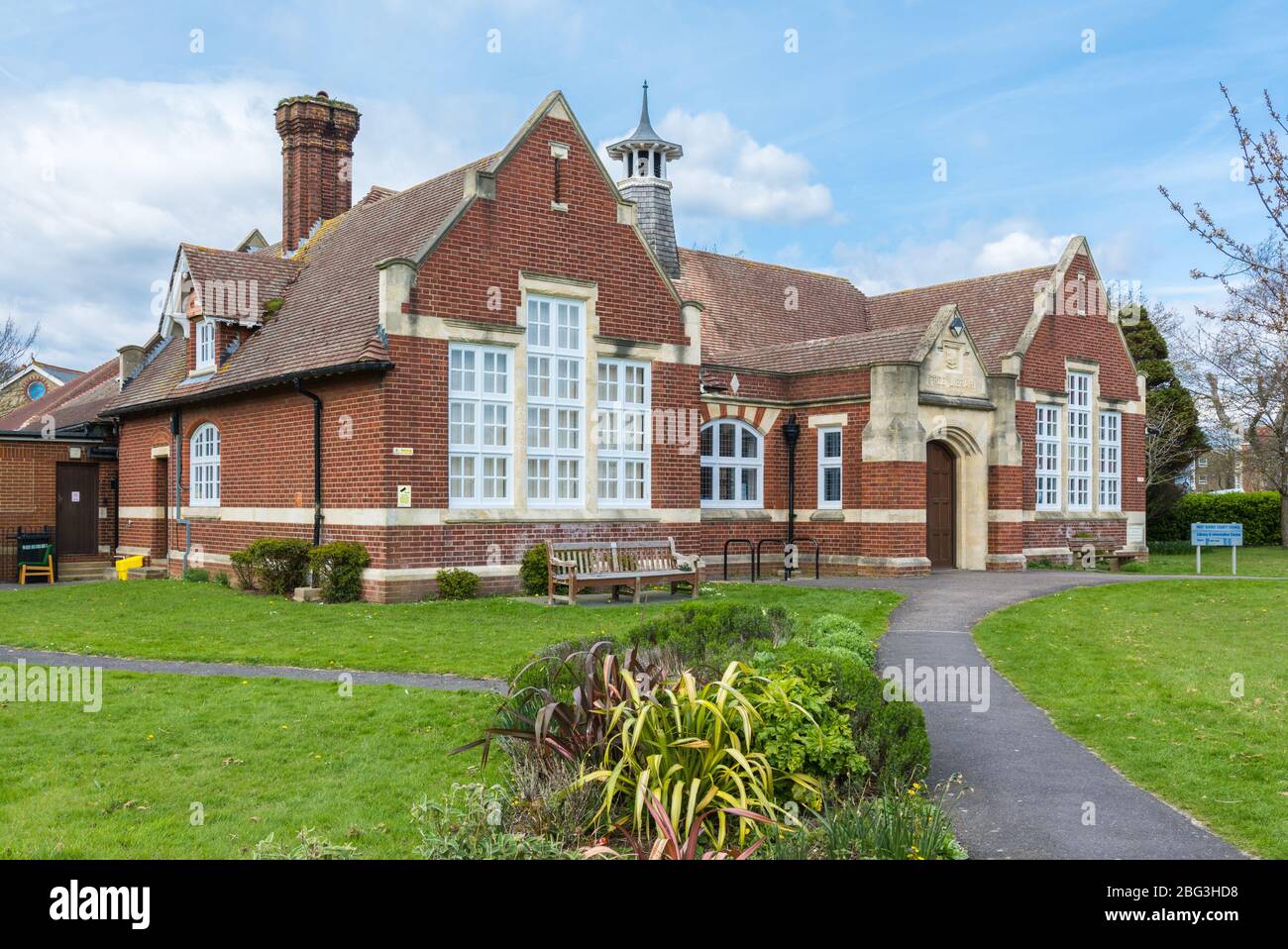 Littlehampton Library, eine kostenlose Bibliothek in einem edwardianischen Gebäude in Littlehampton, West Sussex, England, Großbritannien. Stockfoto