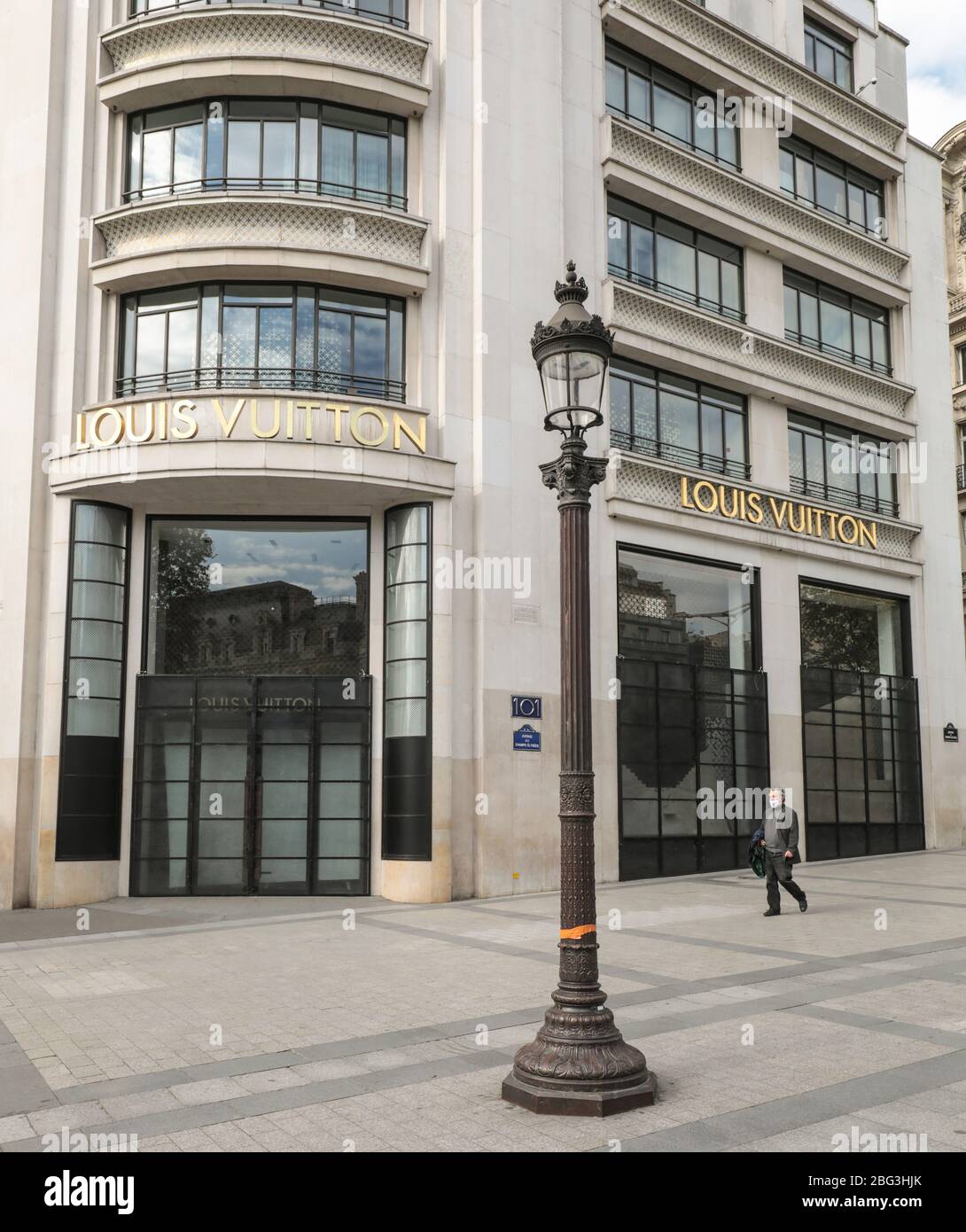 LOUIS VUITTON FLAGSHIP STORE PARIS VORÜBERGEHEND GESCHLOSSEN Stockfoto