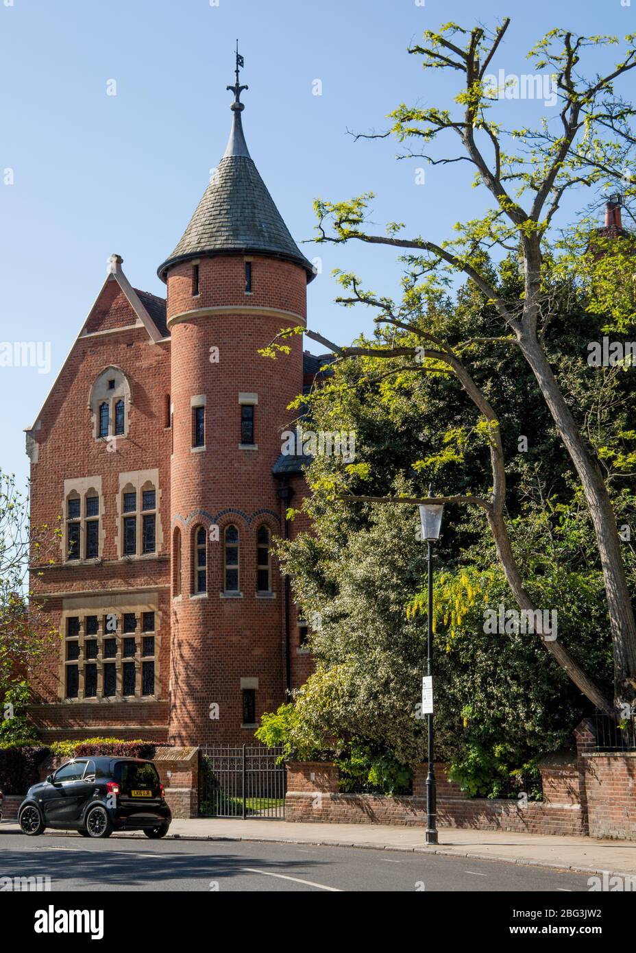 The Tower House, 29 Melbury Road, Kensington and Chelsea, London; entworfen von William Burges zwischen 1875 und 1881 im Stil der französischen Gotik Stockfoto