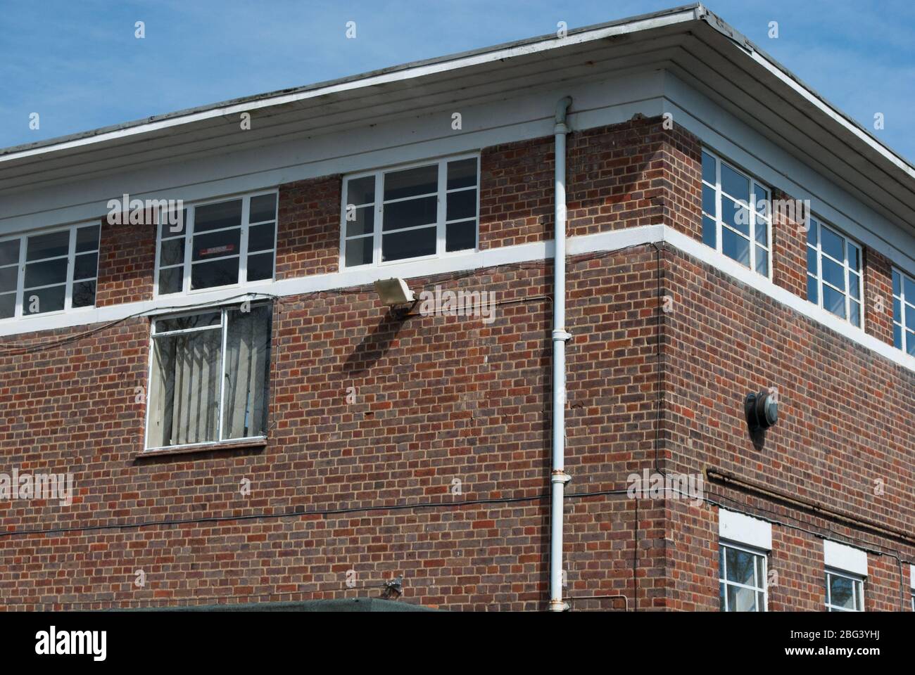 Red Brick Modernist Modernist Architecture Oak Farm Clinic, Long Lane, Hillingdon, Uxbridge UB10 von Curtis & Burchett Stockfoto