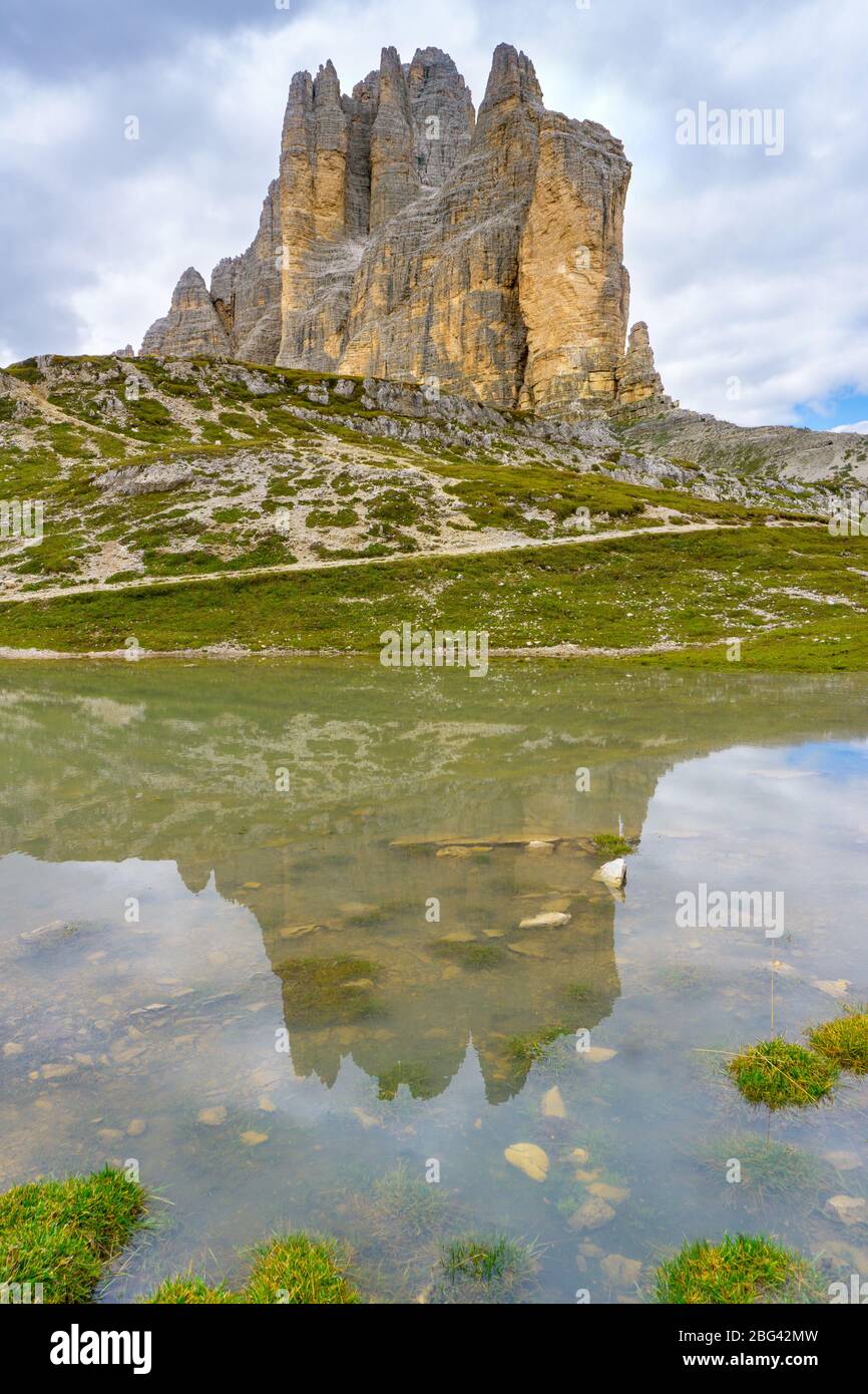 Die Gipfel der UNESCO-Stätte Tre Cime di Lavaredo in den italienischen Dolomiten Stockfoto