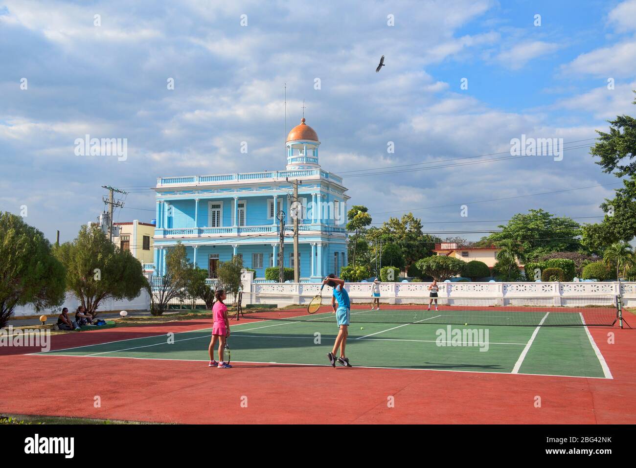 Tennisplatz Club Cienfuegos und Palacio Azul, Cienfuegos, Kuba Stockfoto