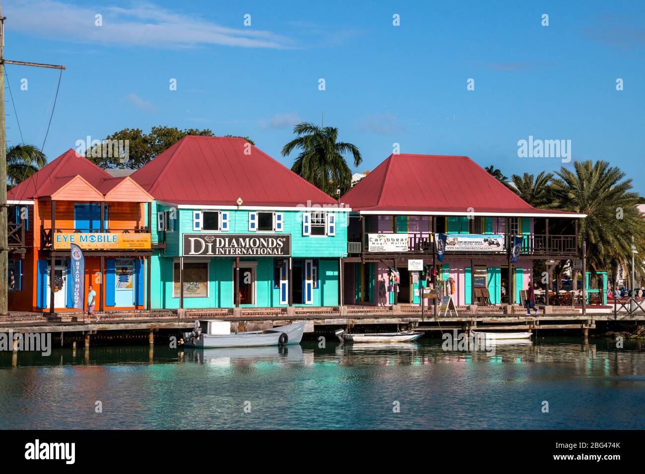 Geschäfte in St. John's Antigua barbuda karibisches Meer westindien, Kreuzfahrtterminal, Kreuzschiffe, Geschäfte in Antgiua, Wasser Front st johns antigua Stockfoto