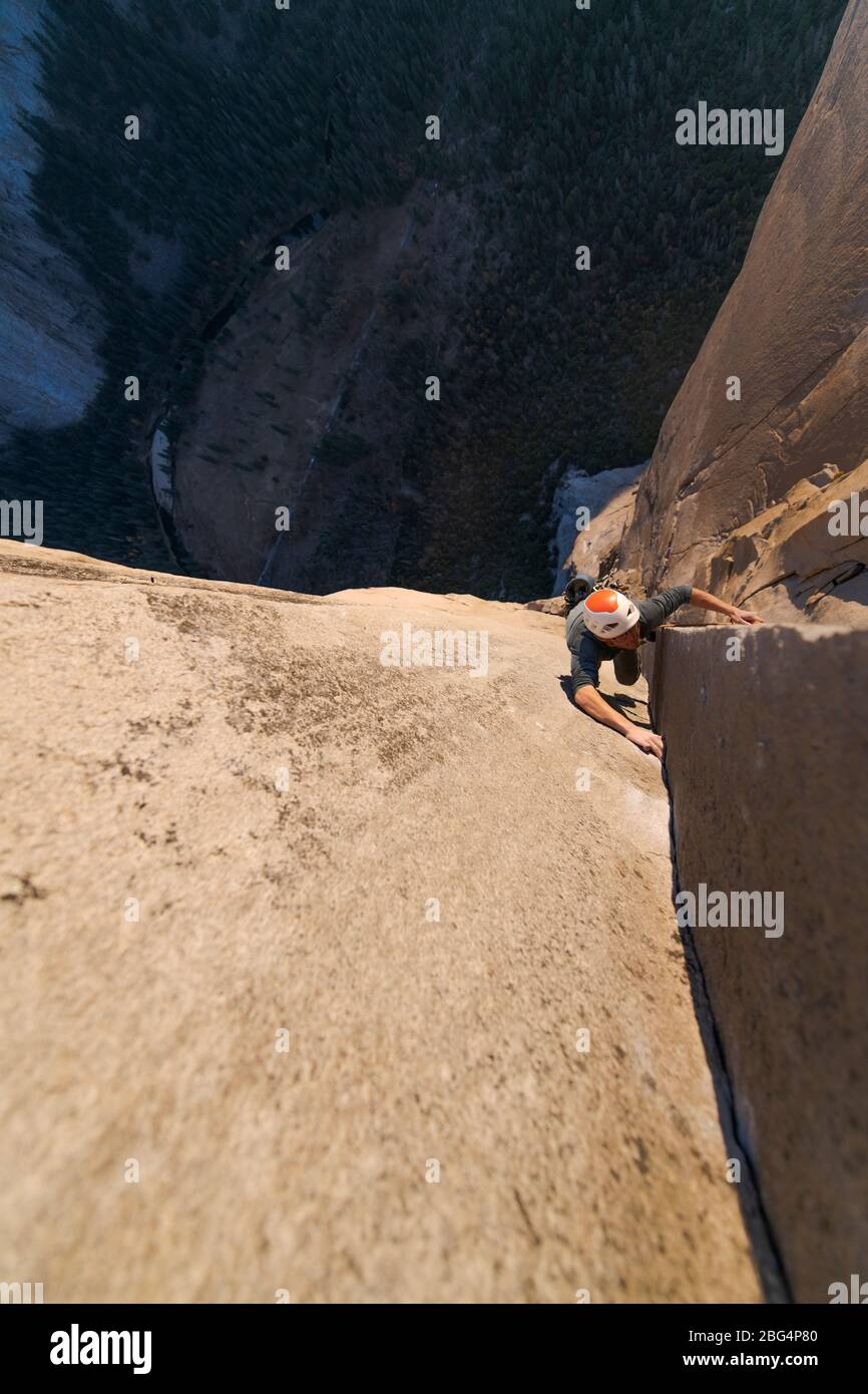 Kletterer Riss Klettern an der Nase, El Capitan in Yosemite Stockfoto