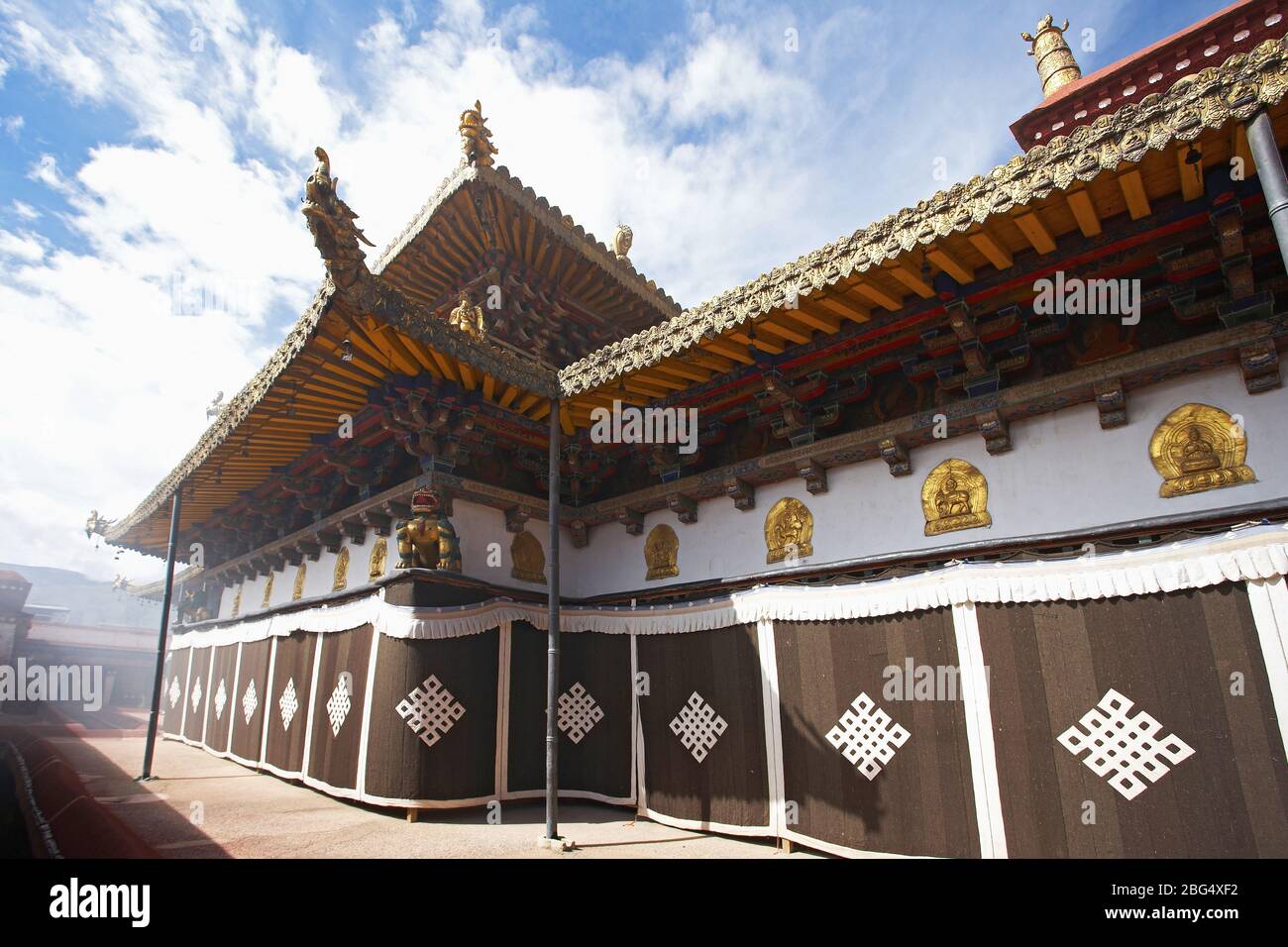 Im Innenhof des Jokhang Tempels in Lhasa Stockfoto