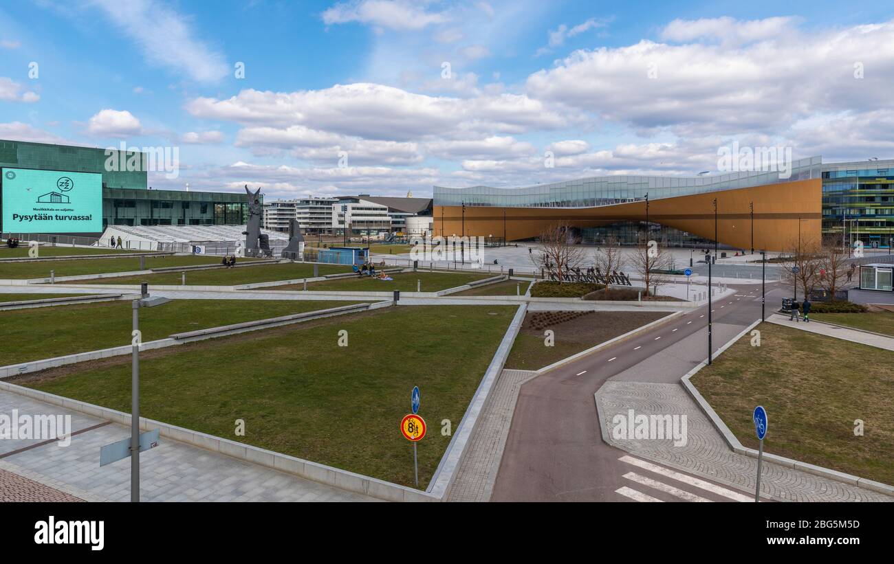 Die Helsinki Central Library 'Oodi' ist Teil des Kulturplatzes. Es liegt neben dem Helsinki Music Center und dem Kiasma Museum of Modern Art Stockfoto