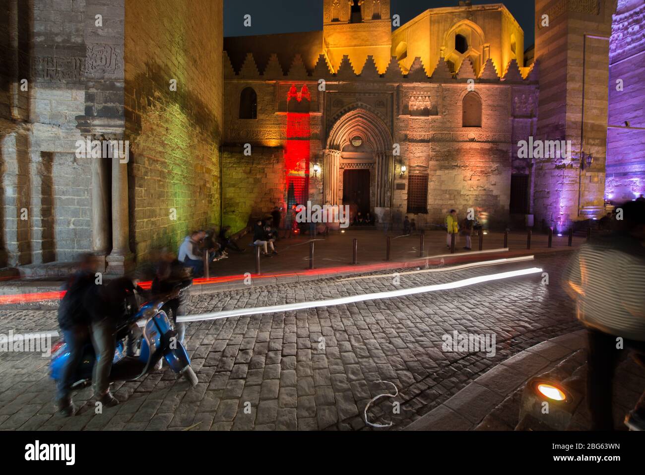 Alte Tempel Ruinen Wüsten und pulsierende Städte in ganz Ägypten zeigt die Landschaft des alten und neuen Ägypten. Pyramiden, Tempel, Flüsse und Ballons und som Stockfoto