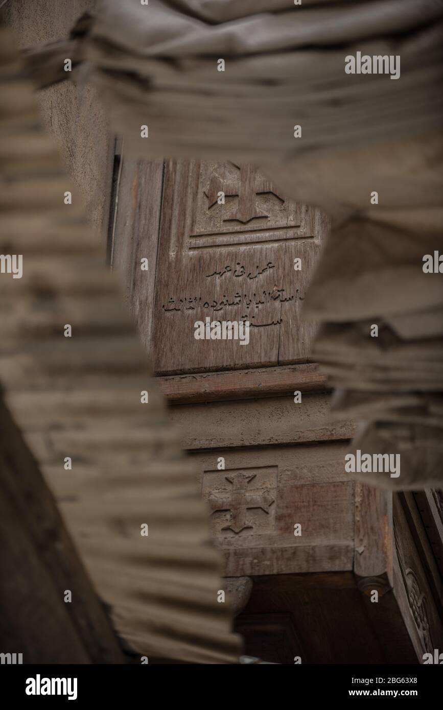 Alte Tempel Ruinen Wüsten und pulsierende Städte in ganz Ägypten zeigt die Landschaft des alten und neuen Ägypten. Pyramiden, Tempel, Flüsse und Ballons und som Stockfoto
