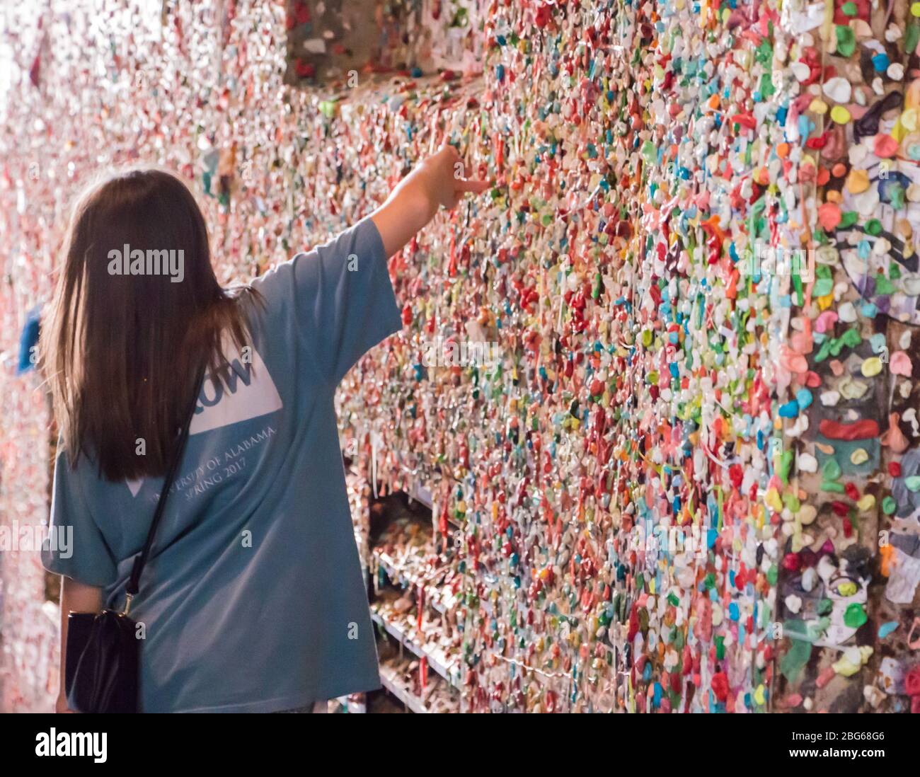 Familie im Seattle Gum Wall Stockfoto
