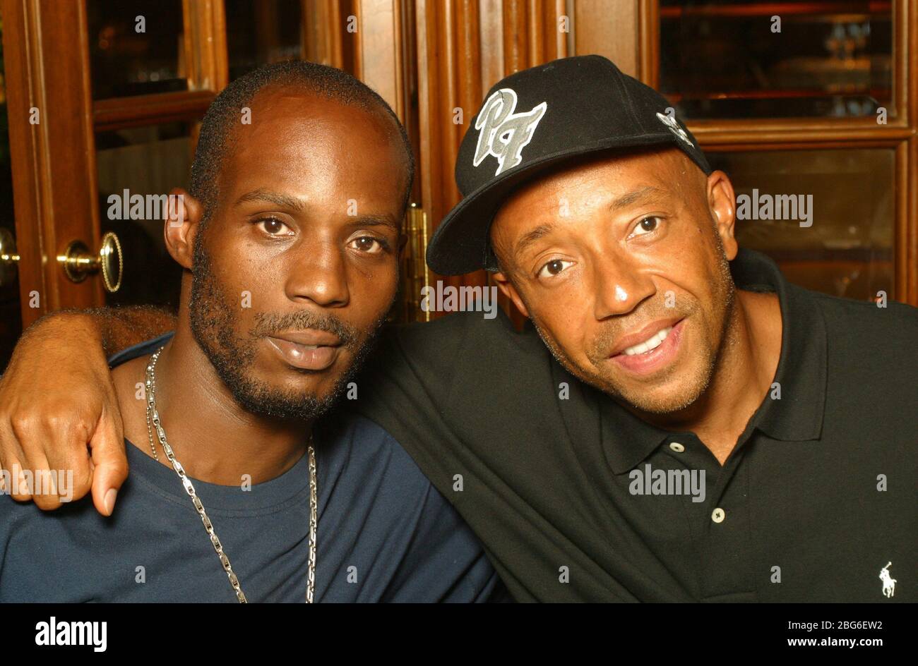 DMX und Russell Simmons beim Philadelphia Hip-Hop Summit 2003 im Liacouras Center in Philadelphia, PA. Der Summit führte Diskussionen über den Stand der Hip-Hop-Kultur mit den Podiumsdiskussionen der größten Hip-Hop-Stars sowie der erfolgreichsten CEO's der Branche. 14. August 2003. Quelle: Scott Weiner/MediaPunch Stockfoto