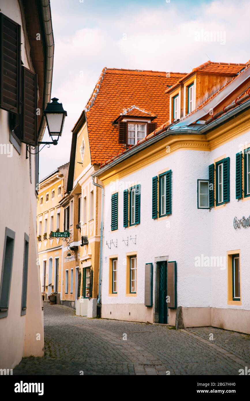 Österreich, Durnstein, 8. märz 2020 schöne alte Vintage Straße in Österreich im Frühling Stockfoto