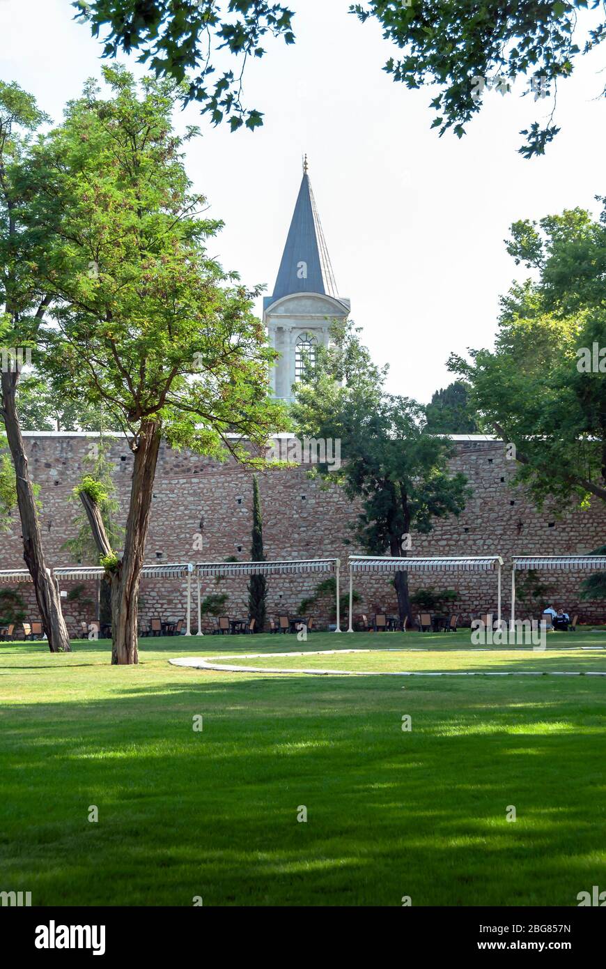 Istanbul, Türkei, 04. Juli 2007: Topkapi-Palast, 2. Innenhof, Justizturm Stockfoto