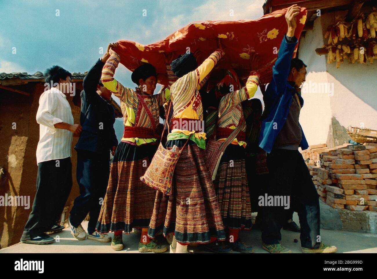 Eine Hochzeitszeremonie der Dai-Leute im Bezirk Dechang, Provinz Liangshan Sichuan Stockfoto