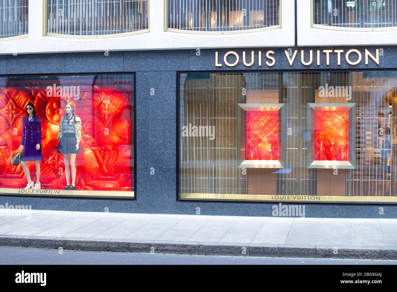 Louis Vuitton Bag Stockfotos und -bilder Kaufen - Seite 3 - Alamy