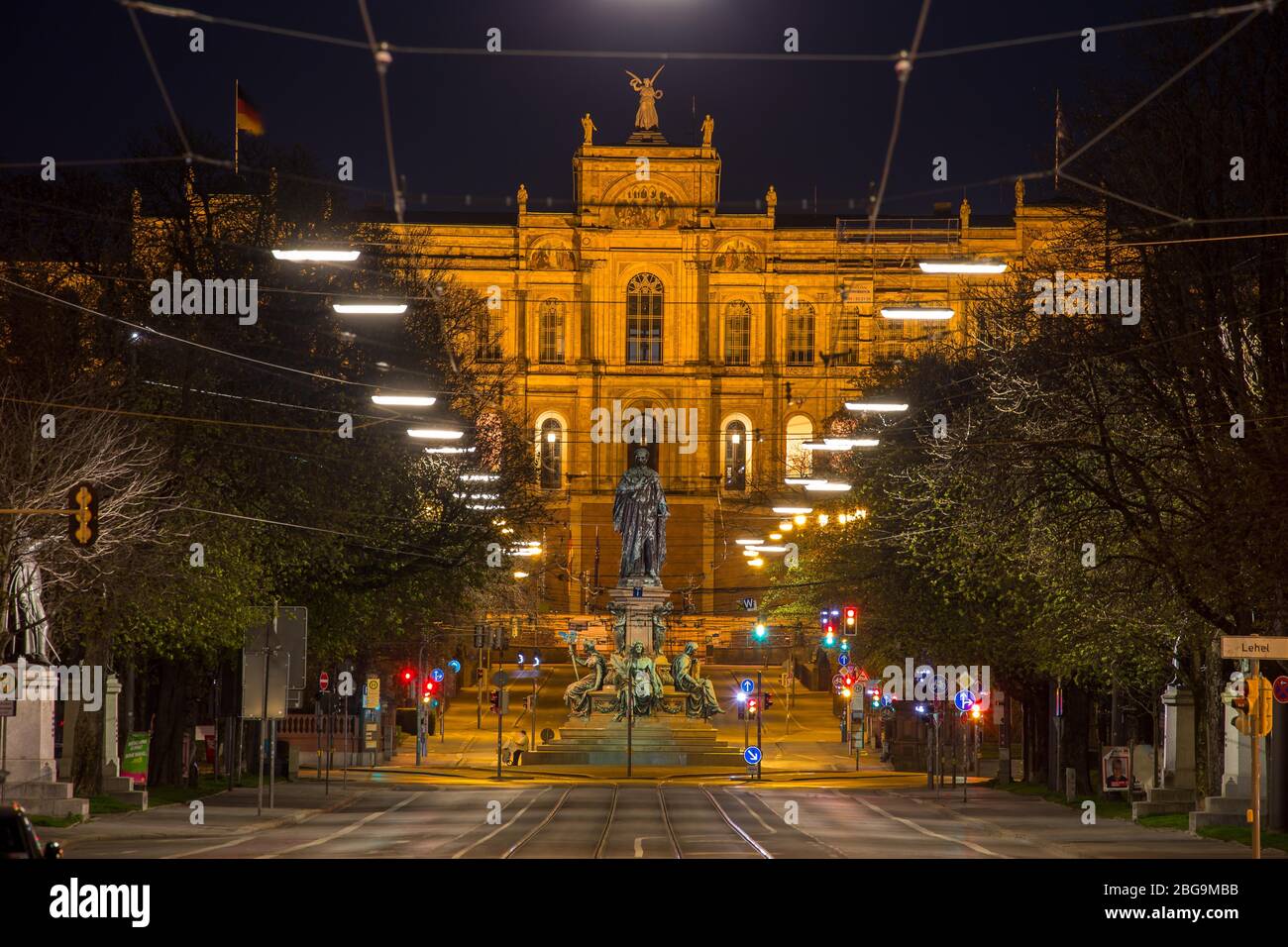 Maximilianstraße mit Maxmonument und Maximilianeum, Hauptstraße ohne ...