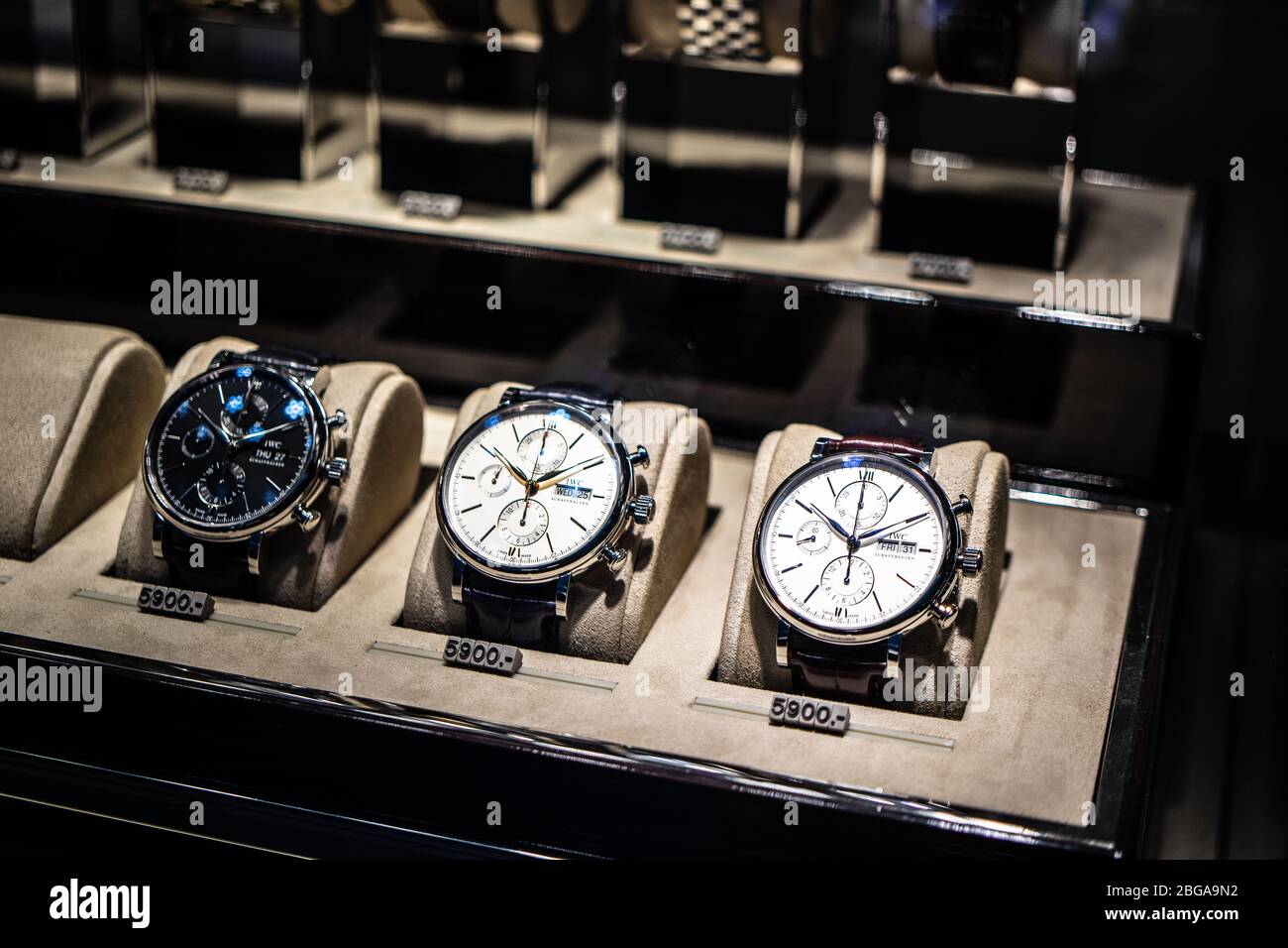 Genf, Schweiz, März 2020: IWC-Schaufenstergeschäft mit modischen  mechanischen Uhren ist International Watch Co. Eine Schweizer Luxusuhr  Stockfotografie - Alamy