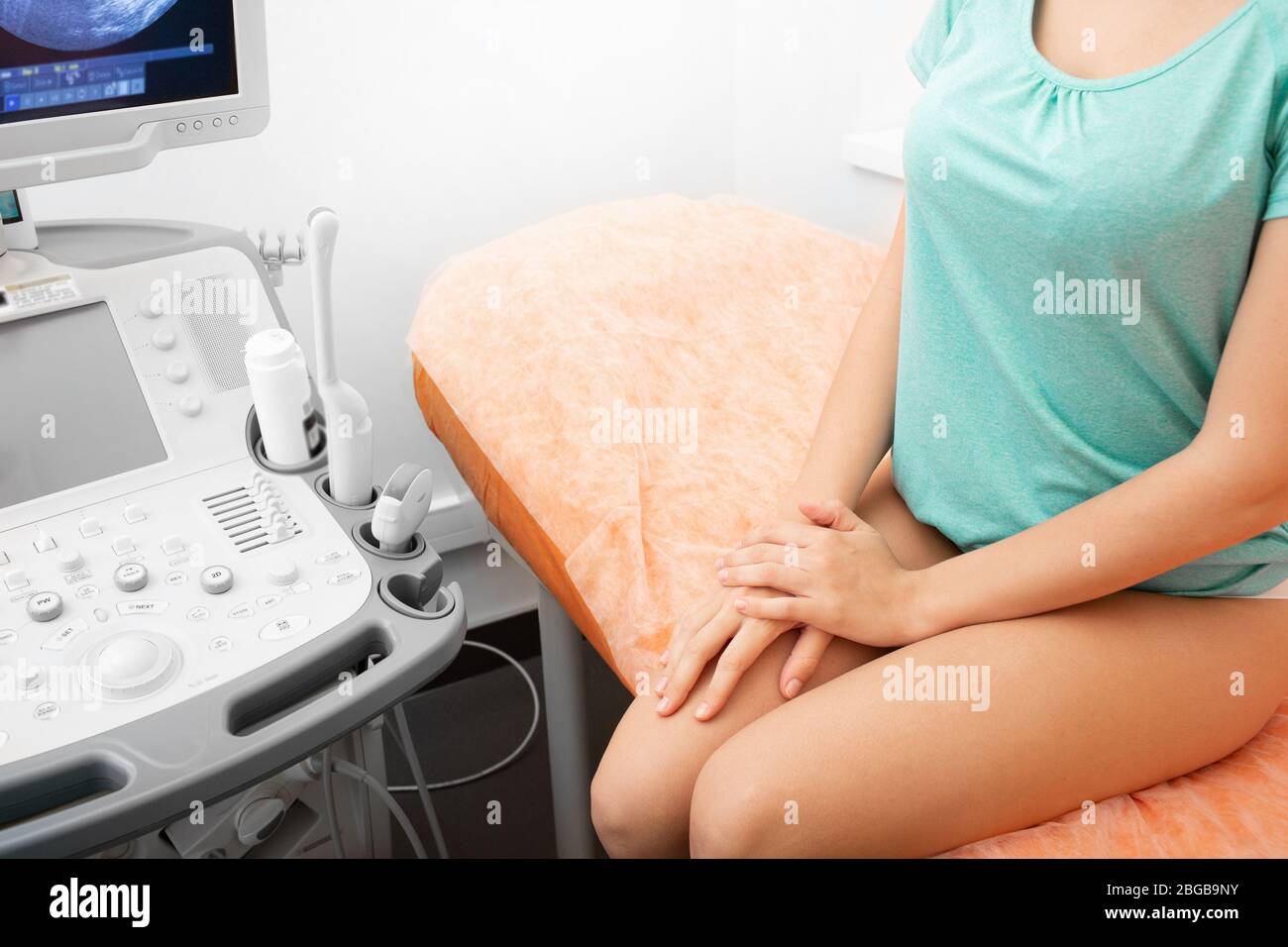 Transvaginale Untersuchung von Gebärmutter und Eierstöcken. Gynäkologie. Ultraschallbüro Stockfoto