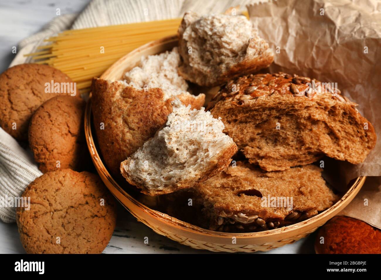 Brot aus nächster Nähe brechen Stockfoto